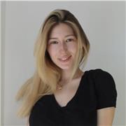 Profesora de inglés con doble titulación universitaria en Estudios Ingleses y Adquisición de Lenguas y más de seis años de experiencia en la enseñanza del inglés. A lo largo de mi carrera docente, he desarrollado una base sólida en metodologías de adquisi